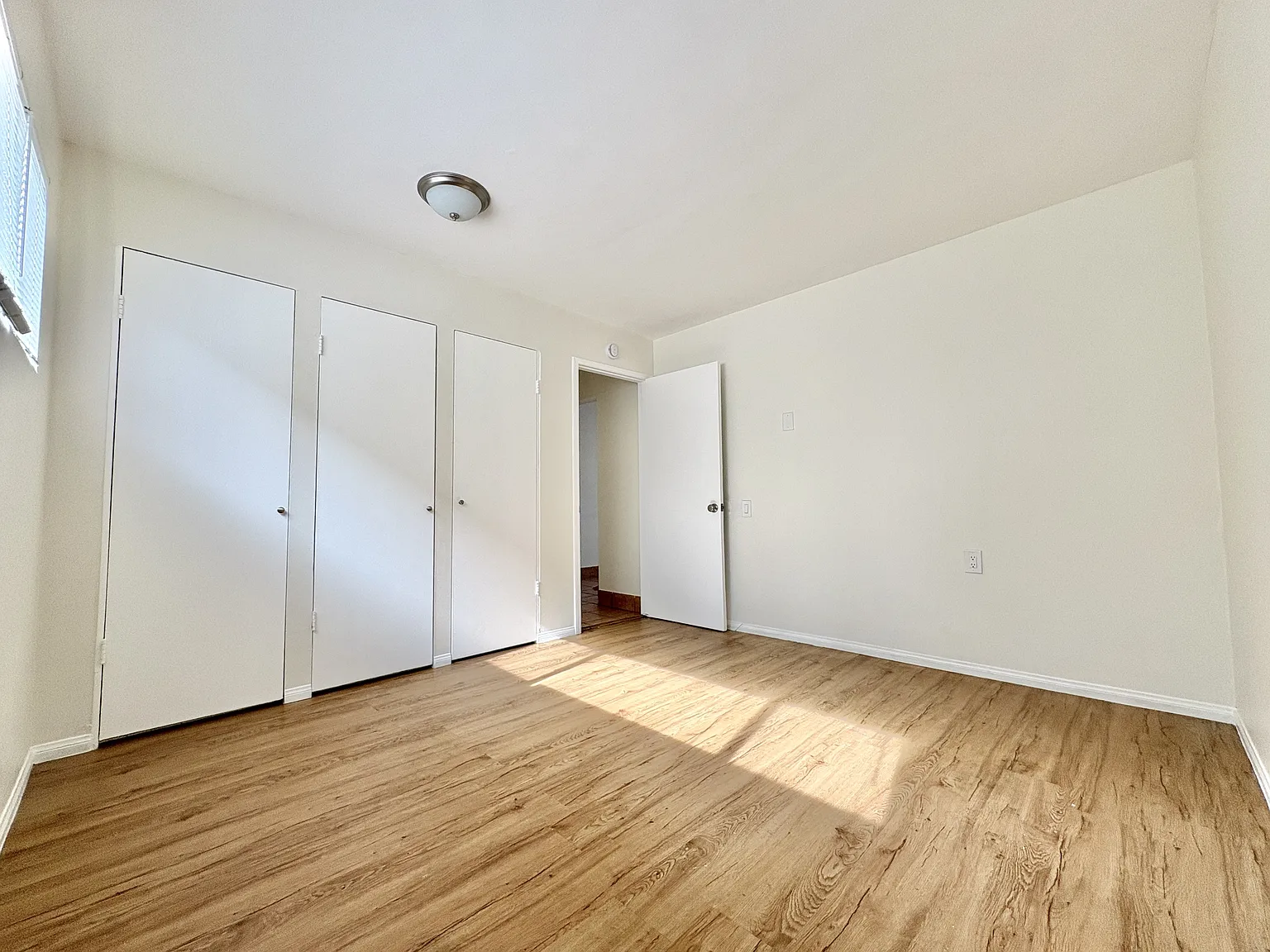 CA-1226 East 7th St. - 11 — Photo 3