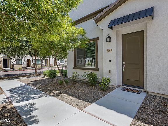 4th image of 1838 E BRIDGEPORT Parkway #103