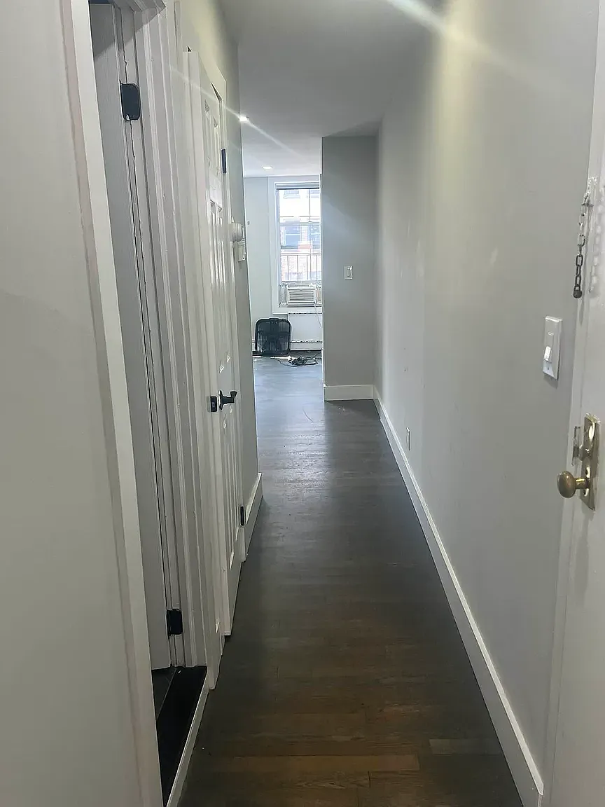 122 Avenue C — Photo 4