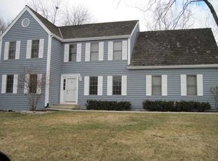 264 Long Hill Rd, Gurnee, IL 60031