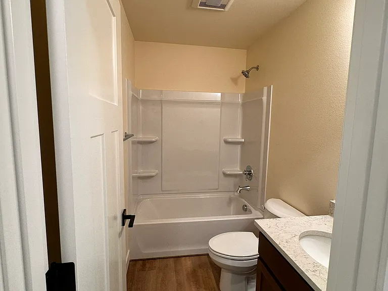 2544 N Midland Ave — Photo 6