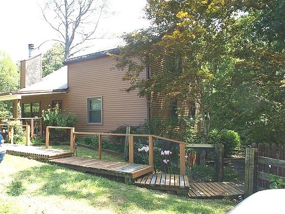 3rd image of 90 Red Bud Ln