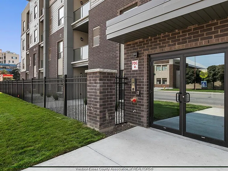 955 Ouellette Ave #305 — Photo 21