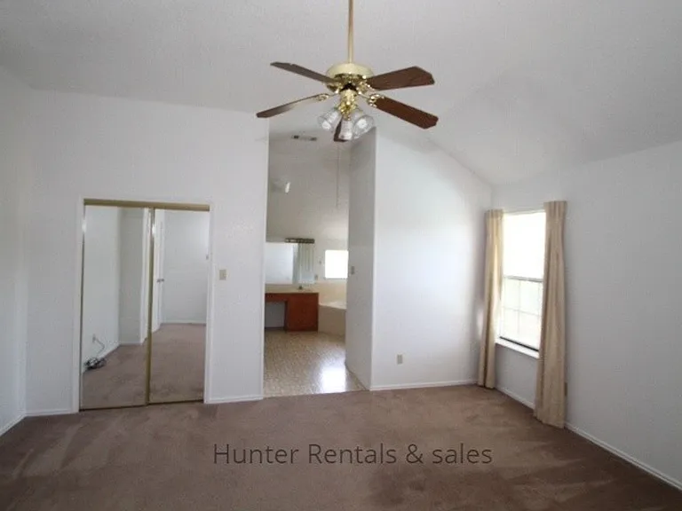 300 Sioux Cir — Photo 3