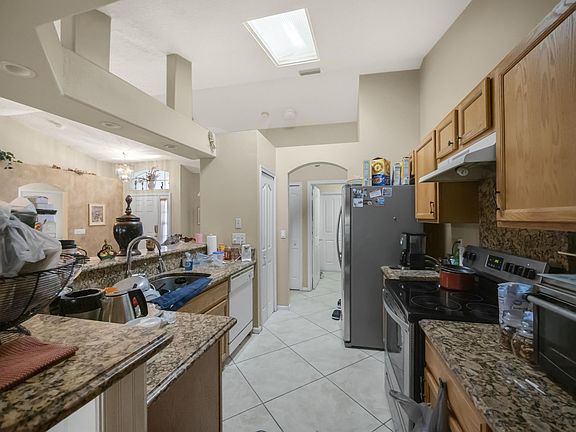3rd image of 1582 SW Latshaw Avenue
