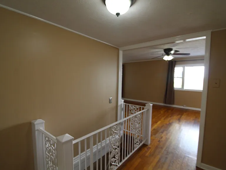 101 E Magnolia Ln — Photo 3