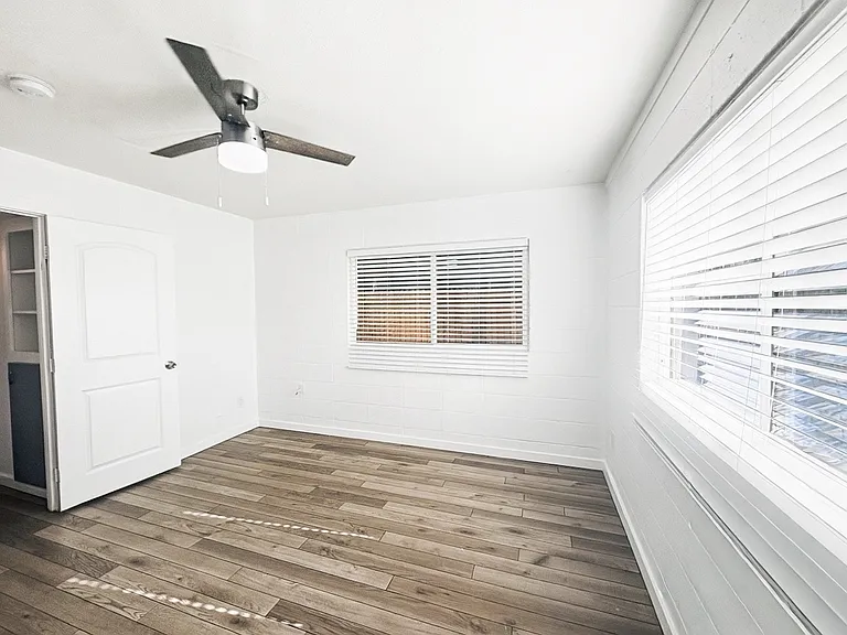 1911 E Amelia Ave #7 — Photo 22