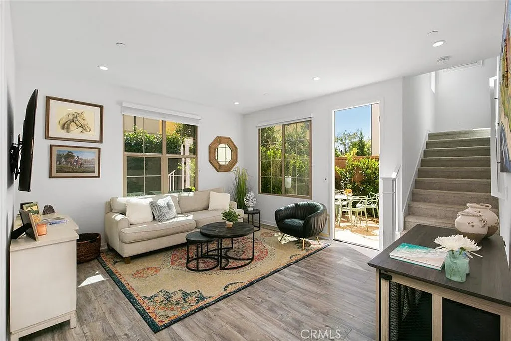 3 bed, 2.5 bath, 1617 sqft, $5,150 — Photo 1