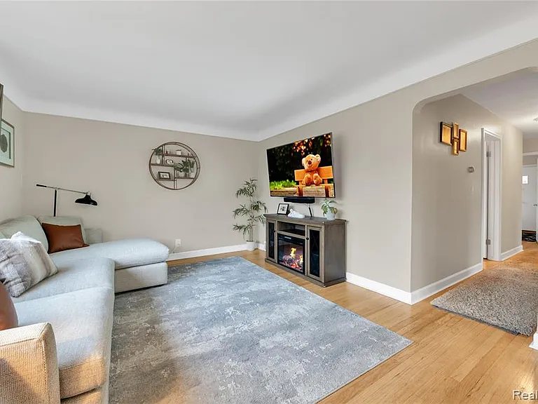 10070 Buckingham Ave — Photo 4