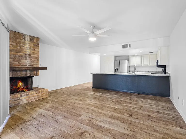 438 Yacht Club Dr #C — Photo 2