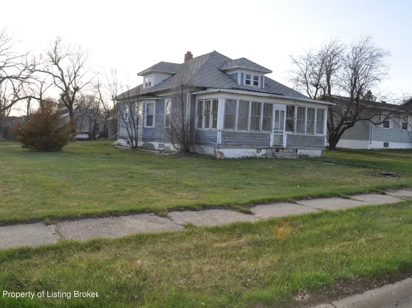 511 4th Ave W, Lemmon, SD 57638