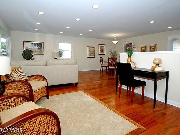 2nd image of 814 S Cypress Ct