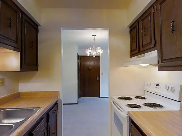 N76W14545 Market Dr APT 57, Menomonee Falls, WI 53051