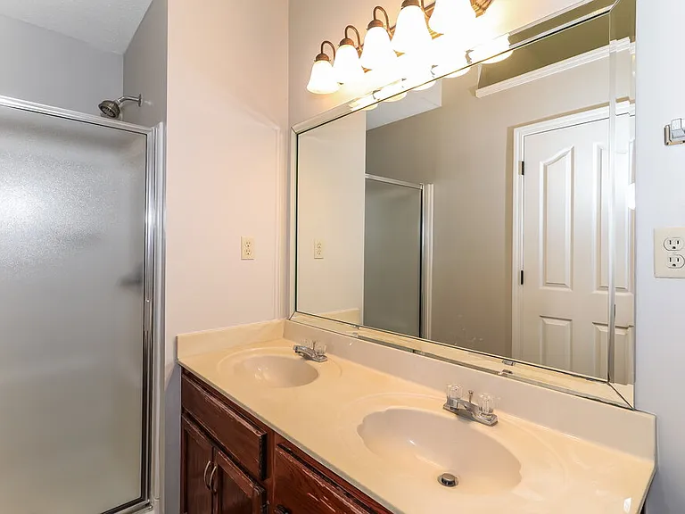 7456 Jennifer Dr — Photo 12