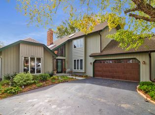 2963 Valley Forge Rd, Lisle, IL 60532