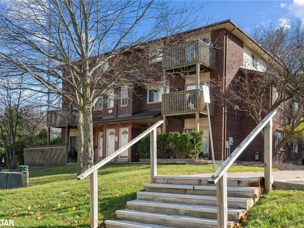 17 Meadow Ln #7, Barrie, ON L4N 7K3