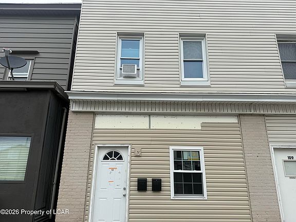 2nd image of 113 W Blaine St