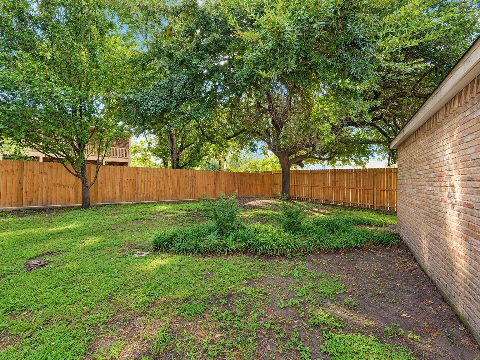 4 bed, 2.5 bath, 2628 sqft, $2,600 — Photo 4