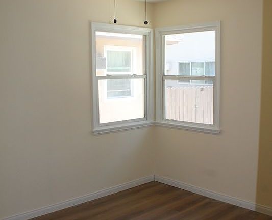 3rd image of 1613 W Victory Blvd #1613