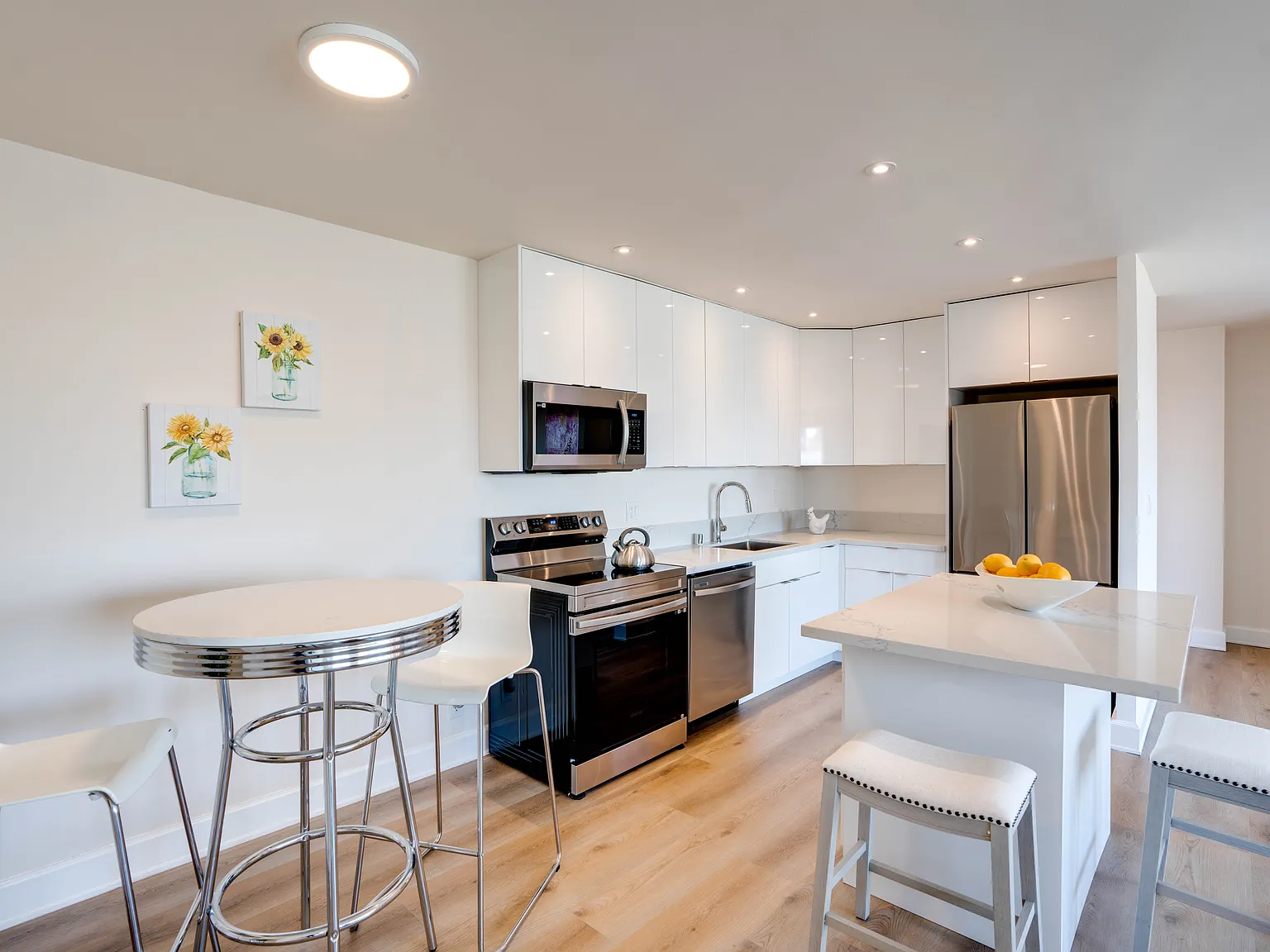 Madison Apartments — Photo 2