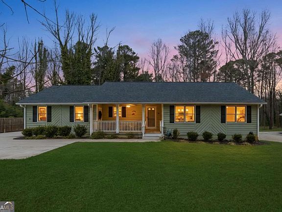 2nd image of 1066 Oak Rd SW