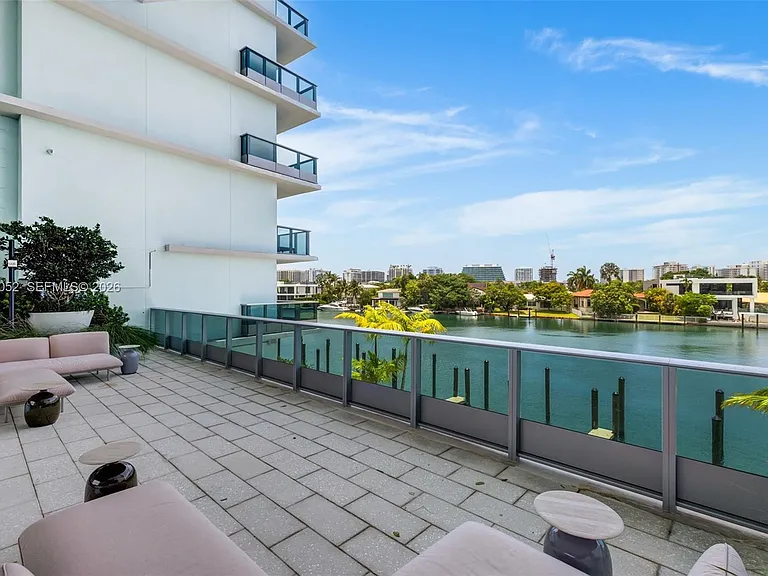 9221 E Bay Harbor Dr #210 — Photo 25
