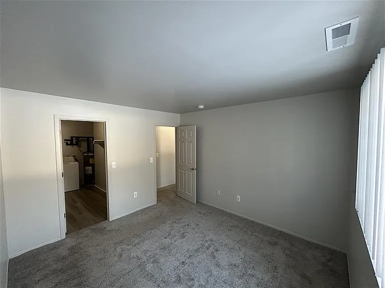 Woodland Villa Apartments — Photo 37