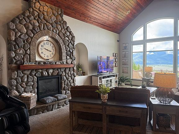 3rd image of 493 Scenic Dr