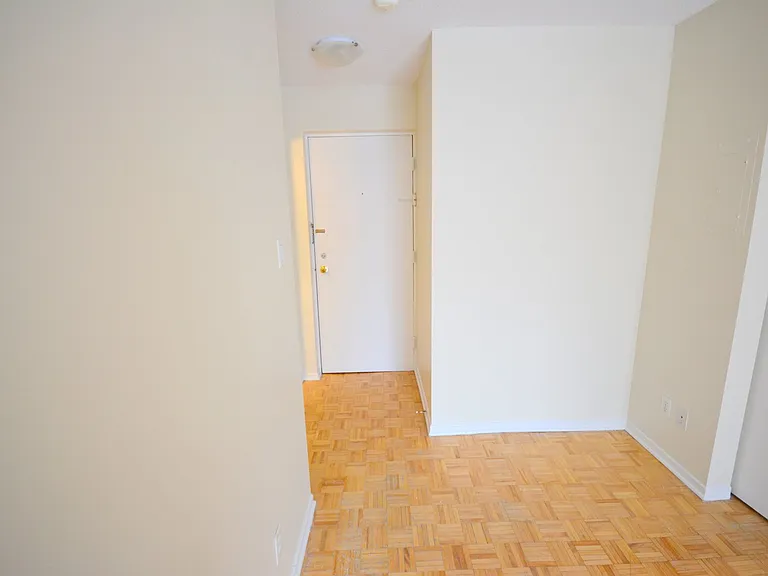 10 Burnside Ave #409 — Photo 16