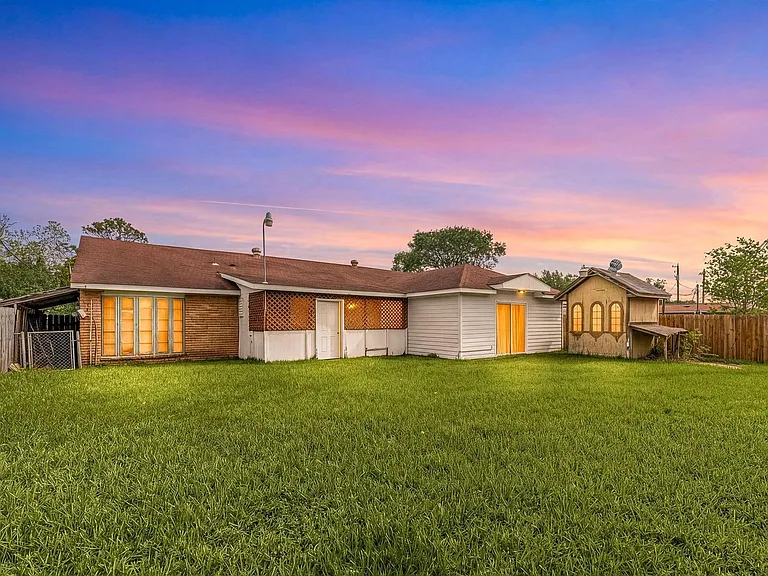 10719 Carvel Ln — Photo 11