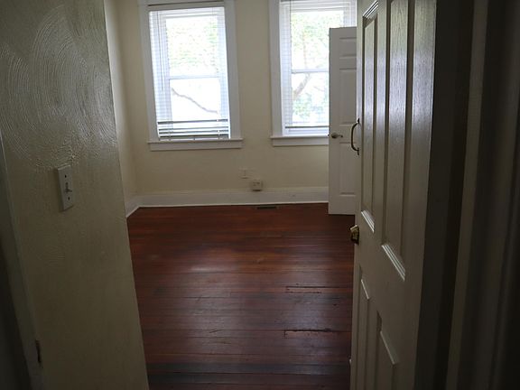 5th image of 636 W 27th St #101