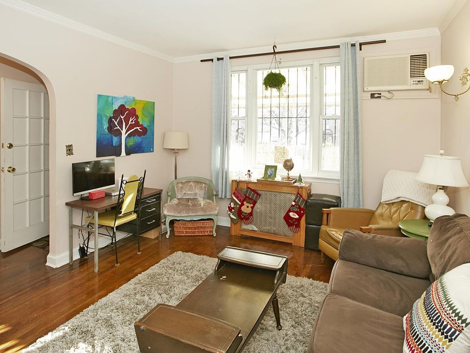 1st image of 3052 49th St