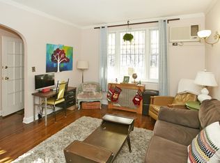 3052 49th St, Long Island City, NY 11103