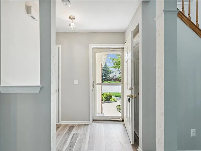 1688 Christopher Dr — Photo 2