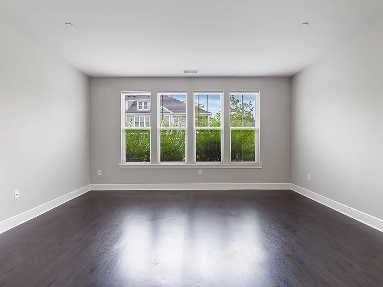 Essex Chase Apartments — Photo 28