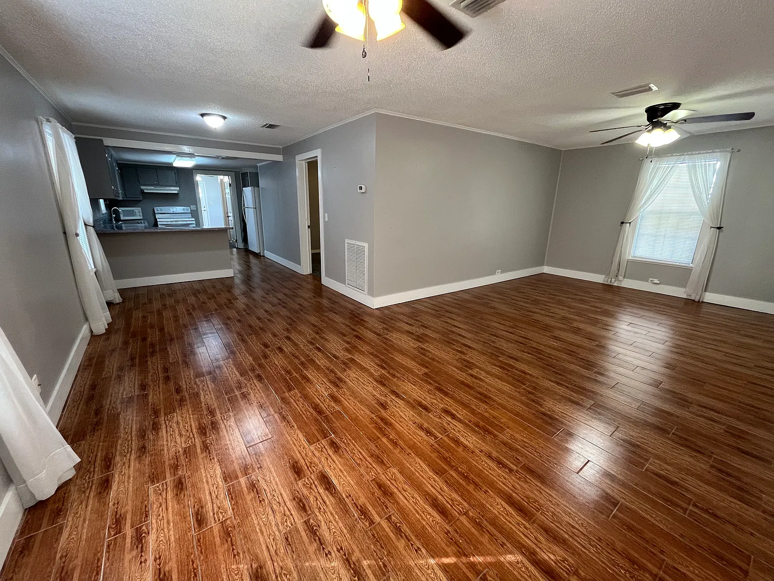 2 bed, 1280 sqft, $1,900 — Photo 3