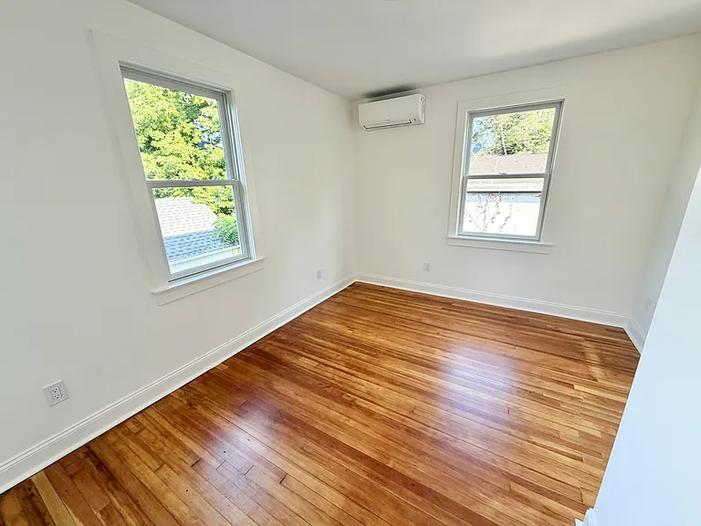 109 Marble Ave — Photo 18