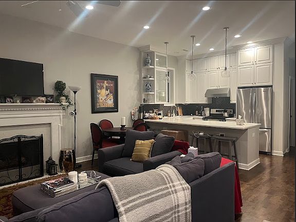 4th image of 1643 N Dayton St #2F