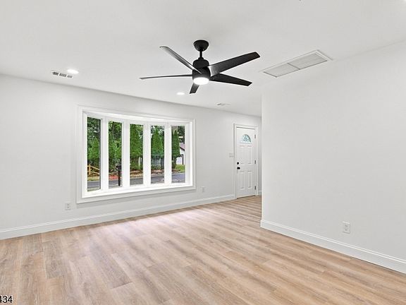 4th image of 122 Orben Dr