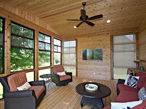 Amazing 3 season porch