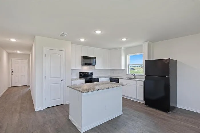 3 bed, 2.0 bath, 1298 sqft, $1,895 — Photo 2