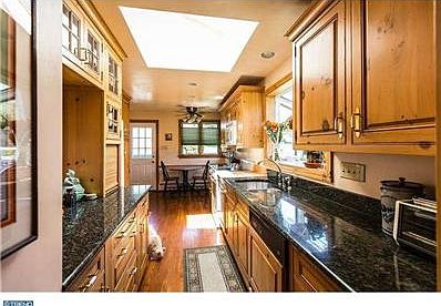 2nd image of 37 Cobblestone Dr