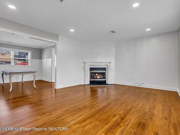 3rd image of 19 Bradley Ave