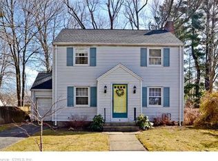 8 Tecumseh Rd, West Hartford, CT 06117