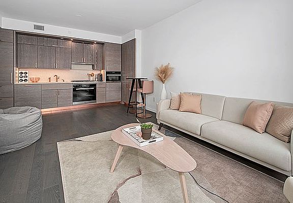 5th image of 1 City Poin APT 25D
