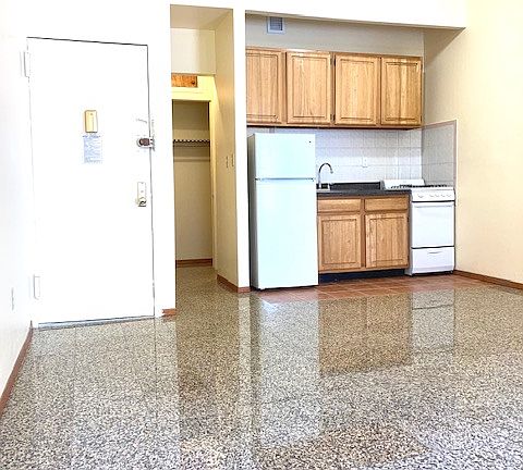 3rd image of 158 E 107th St #2R