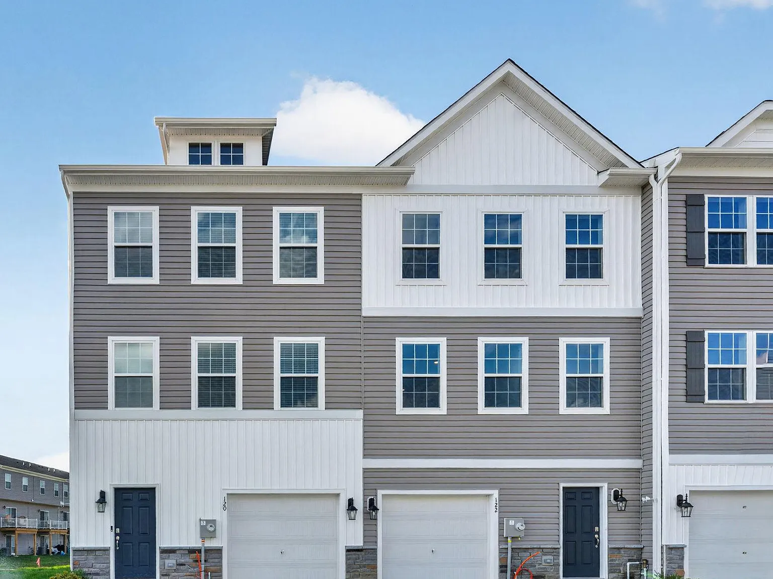 3 bed, 2.5 bath, 1962 sqft, $3,100 — Photo 1