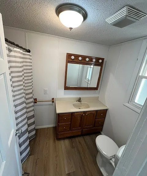 Second Full Bath w/ Tub