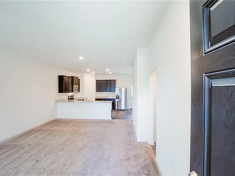 1004 Riverdale Cv — Photo 3