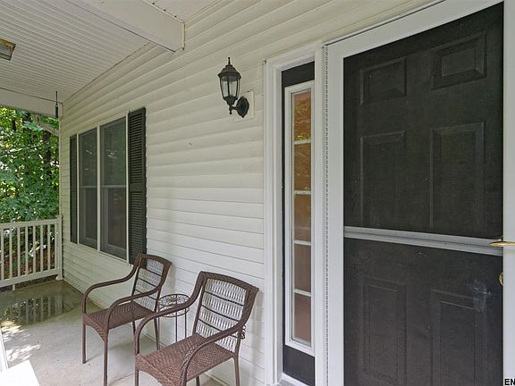 3rd image of 18 Longwood Dr